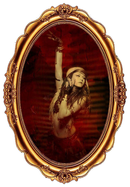 cadre doré oval avec photo d'Elaïs en danseuse tribale dedans